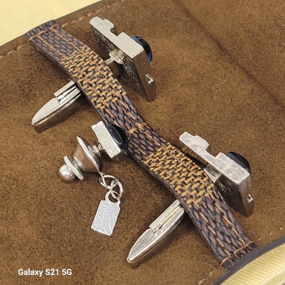 Louis Vuitton Damier Cufflink Case NWOT with COA, Dustbag & Box - Picture 12 of 15